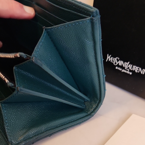 Yves Saint Laurent Peacock Chevron Cassandra Leather Wallet W/Silver Hardware - Picture 12 of 15